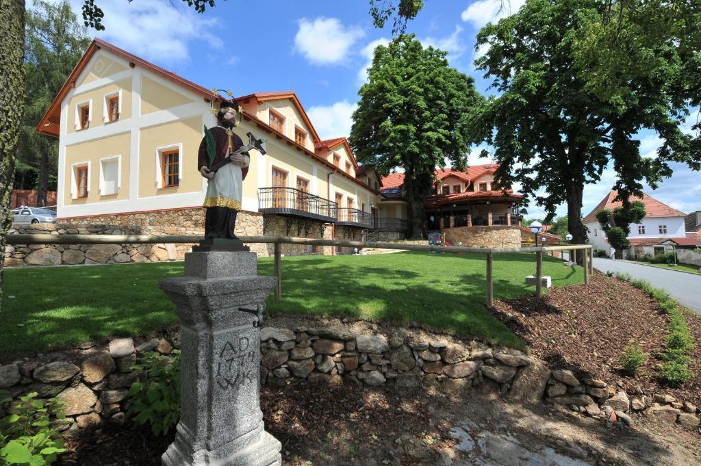 Hotel Gold Chotoviny Exterior photo